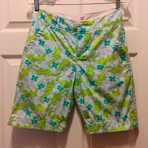 Lilly Pulitzer Aligator Print Resort Fit Bermuda Shorts Vacation Ready Size 2 - Picture 1 of 4